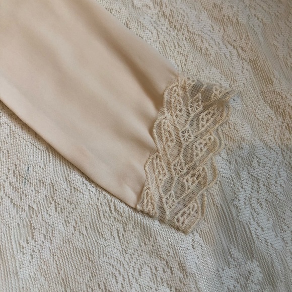 ASTR cream lace mini shift dress - Picture 5 of 11